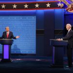 Fotografía de archivo del 22 de octubre de 2020 donde aparece el entonces presidente estadounidense Donald J. Trump (izq.) y el entonces candidato demócrata y actual presidente, Joe Biden, durante un debate en Nashville, Tennessee (EE.UU.). EFE/ Michael Reynolds