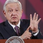 El presidente de México Andrés Manuel López Obrador habla en una rueda de prensa este miércoles, en Palacio Nacional, en la Ciudad de México (México). EFE/ Isaac Esquivel