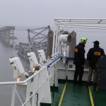 Fotografía proporcionada el 27 de marzo por la Junta Nacional de Seguridad en el Transporte (NTSB) que muestra a los investigadores de la NTSB en el puente del buque de carga Dali, en Baltimore, Maryland, EE.UU., el 26 Marzo de 2024. EFE/PETER KNUDSON /NTSB/ ***SOLO USO EDITORIAL/SOLO DISPONIBLE PARA ILUSTRAR LA NOTICIA QUE ACOMPAÑA (CRÉDITO OBLIGATORIO)***