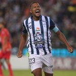 Salomón Rondón de Pachuca celebra un gol contra Herediano este miércoles, en el partido de vuelta ante Pachuca en los cuartos de final de la Liga de Campeones de la Concacaf disputado en el estadio Hidalgo de la ciudad de Pachuca (México). EFE/ David Martínez Pelcastre