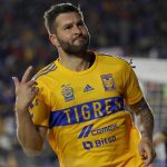 Fotografía de archivo en la que se registró una de las celebraciones del francés André Pierre Gignac con el club mexicano de fútbol Tigres. Gignac anotó el gol del empate a domicilio de su equipo 1-1 ante el Columbus Crew de Estados Unidos, durante el partido de ida de esta llave de los cuartos de final de la Copa de campeones de Concacaf. EFE/Antonio Ojeda