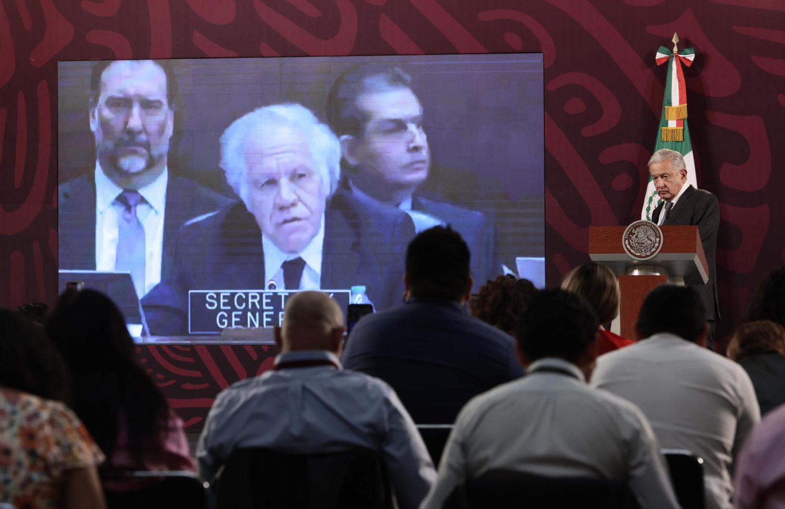 El presidente de México, Andrés Manuel López Obrador, participa durante su conferencia de prensa matutina este miércoles en Palacio Nacional en la Ciudad de México (México). EFE/José Méndez