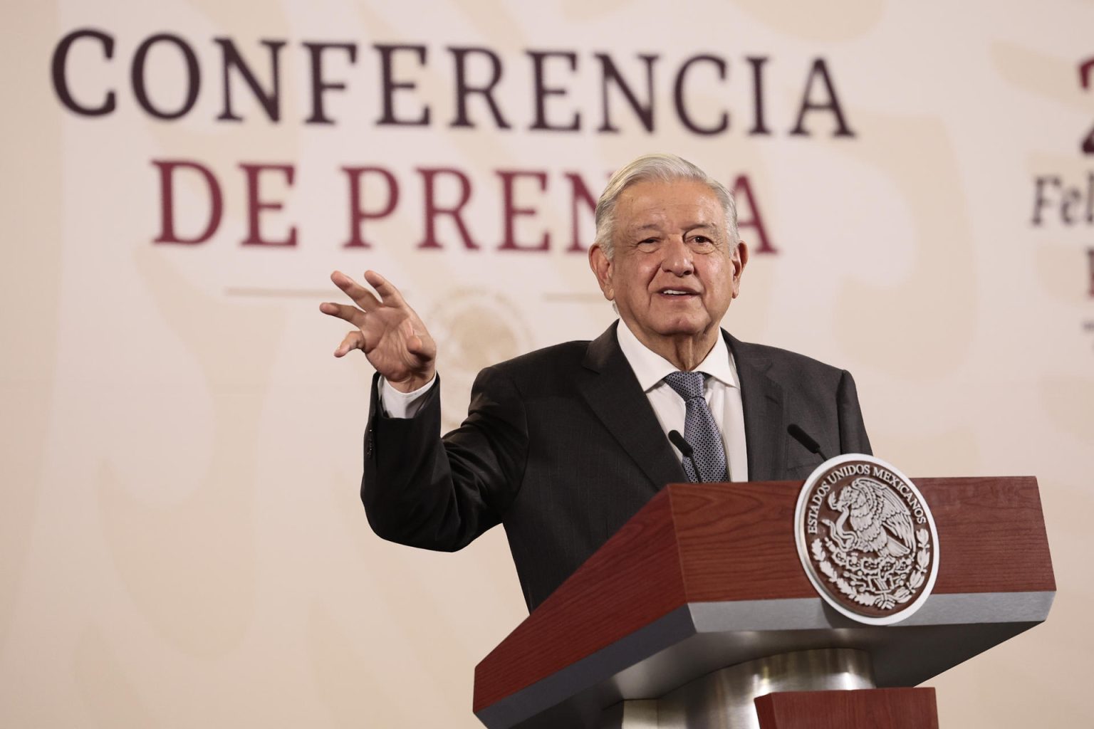 El presidente de México, Andrés Manuel López Obrador, participa durante su conferencia de prensa matutina este miércoles en Palacio Nacional en la Ciudad de México (México). EFE/José Méndez