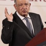 El presidente de México, Andrés Manuel López Obrador, participa durante su conferencia de prensa matutina este miércoles en Palacio Nacional en la Ciudad de México (México). EFE/José Méndez