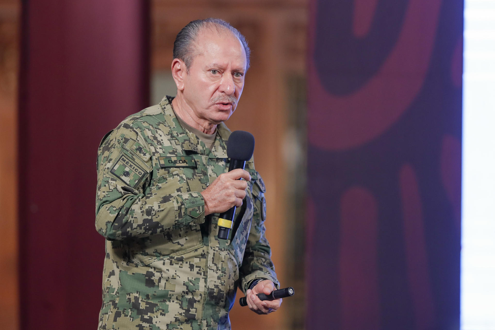 El secretario de Marina, José Rafael Ojeda Durán participa este martes en una conferencia de prensa matutina en el Palacio Nacional, en la Ciudad de México (México). EFE/Isaac Esquivel
