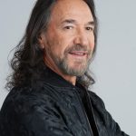 Fotografía cedida por Live Nation donde aparece el icónico cantante y compositor mexicano Marco Antonio Solís, quien dio a conocer este lunes las fechas del tramo estadounidense de su gira 'Eternamente Agradecido', con la que celebra su vasta trayectoria musical de décadas. EFE/Chino Lemus/Live Nation /SOLO USO EDITORIAL /NO VENTAS /SOLO DISPONIBLE PARA ILUSTRAR LA NOTICIA QUE ACOMPAÑA /CRÉDITO OBLIGATORIO