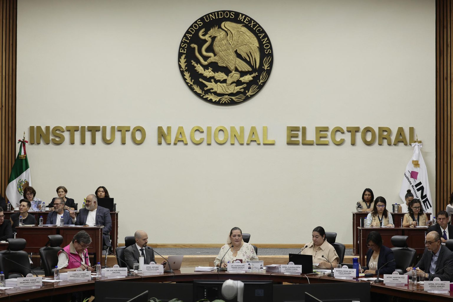 Vista general durante una sesión celebrada este miércoles en el Instituto Nacional Electoral (INE), en la Ciudad de México (México). EFE/José Méndez