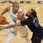 El jugador de los Boston Celtics Al Horford (i) yel delantero de los Dallas Mavericks Derrick Jones Jr. (d). EFE/EPA/CJ GUNTHER SHUTTERSTOCK FUERA