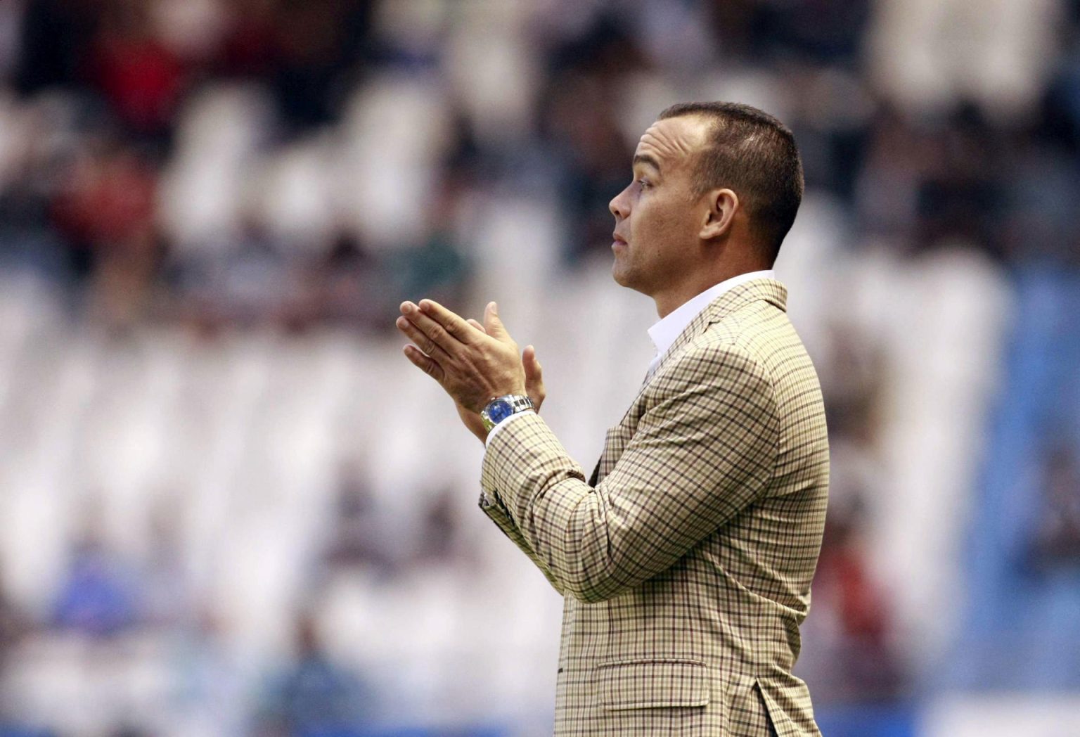 Fotografía de archivo del entrenador venezolano Rafael Dudamel, quien este sábado condujo al Atlético Bucaramanga a la victoria por 1-0 sobre el Santa Fe del uruguayo Pablo Peirano en el partido de ida de la final de la Liga colombiana jugado en el estado Alfonso López. EFE/Cabalar