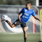 Fotografía provista de la cuenta oficial en X de la Asociación Uruguaya de Fútbol (AUF) del jugador Nicolás de la Cruz en un entrenamiento en Miami (EE.UU.). EFE/ AUF /Solo uso editorial