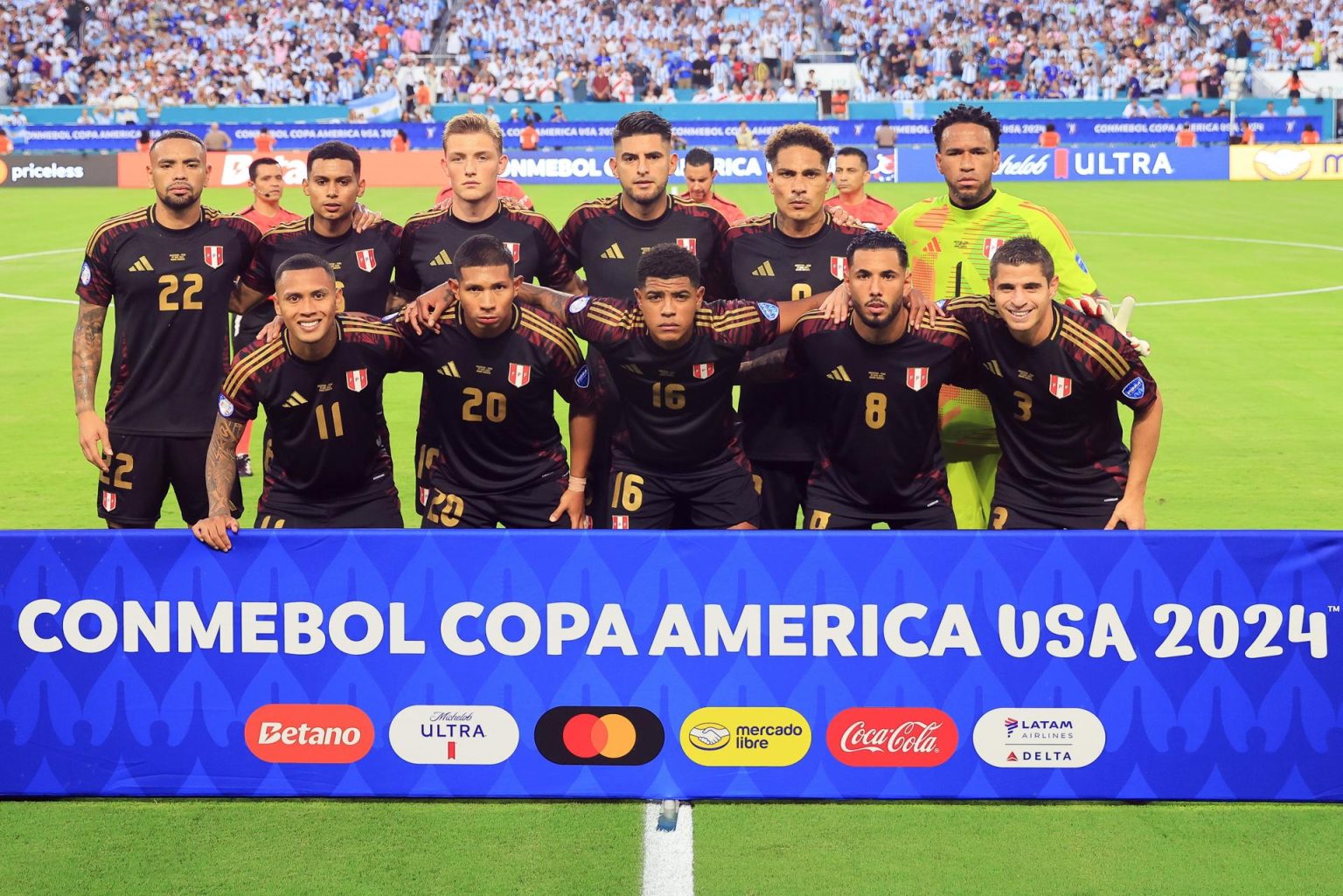 El equipo titular de Perú que disputó con Argentina el partido final del grupo A de la Copa América 2024 fue registrado este sábado, 29 de junio, en el estadio Hard Rock de Miami (Florida, EE.UU.). EFE/Cristóbal Herrera