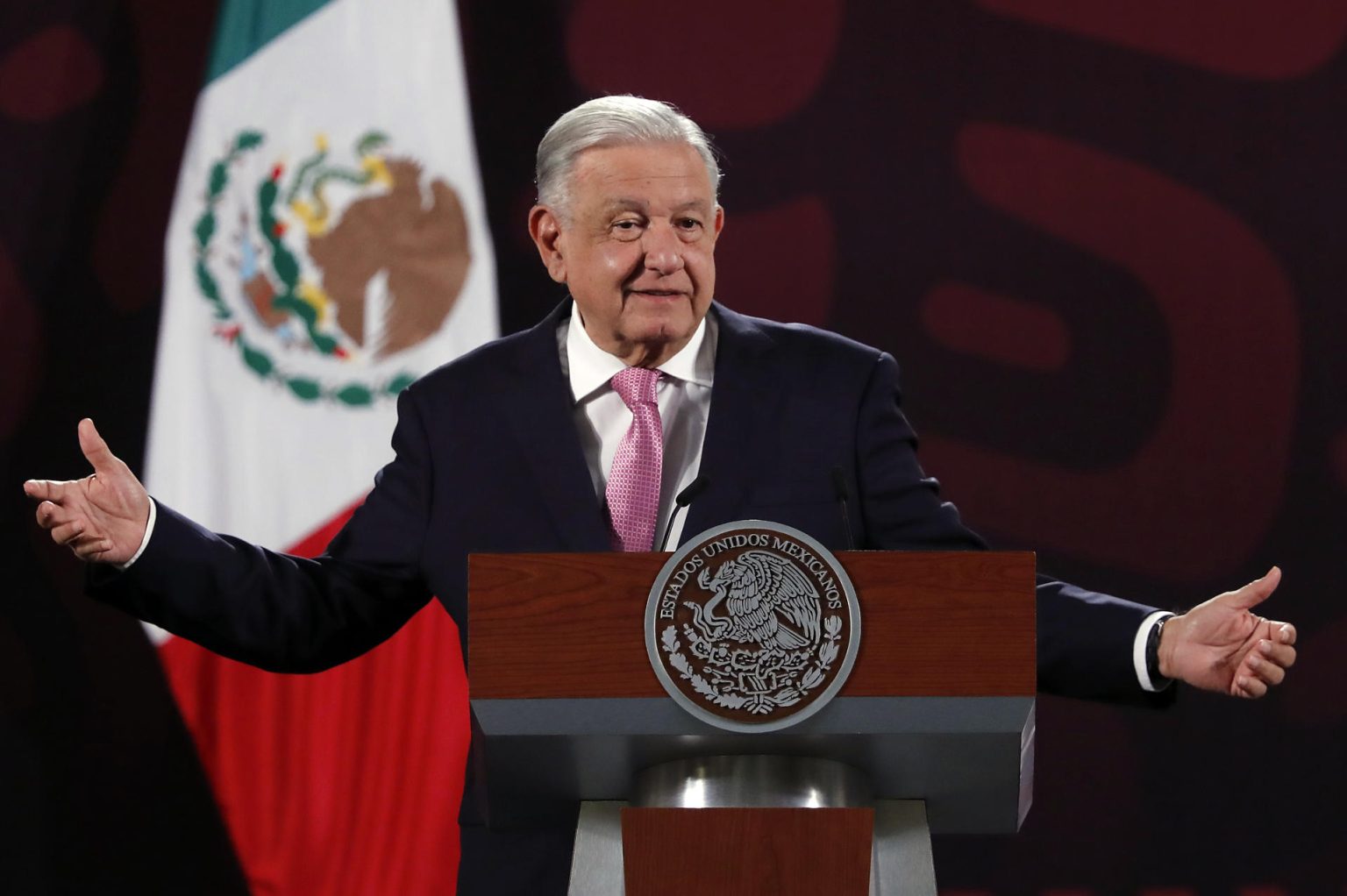 El Presidente de México Andrés Manuel López Obrador habla este jueves durante una conferencia de prensa matutina en Palacio Nacional de Ciudad de México (México). EFE/Mario Guzmán