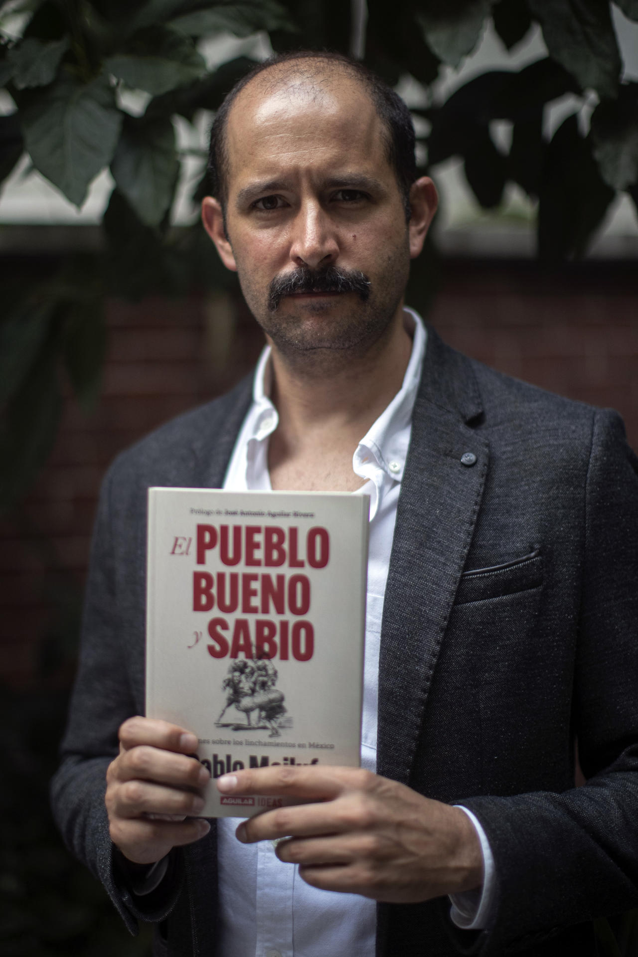 El escritor y periodista mexicano, Pablo Majluf, posa al termino de una entrevista con EFE, el 6 de junio de 2024 en la Ciudad de México (México). EFE/ Isaac Esquivel
