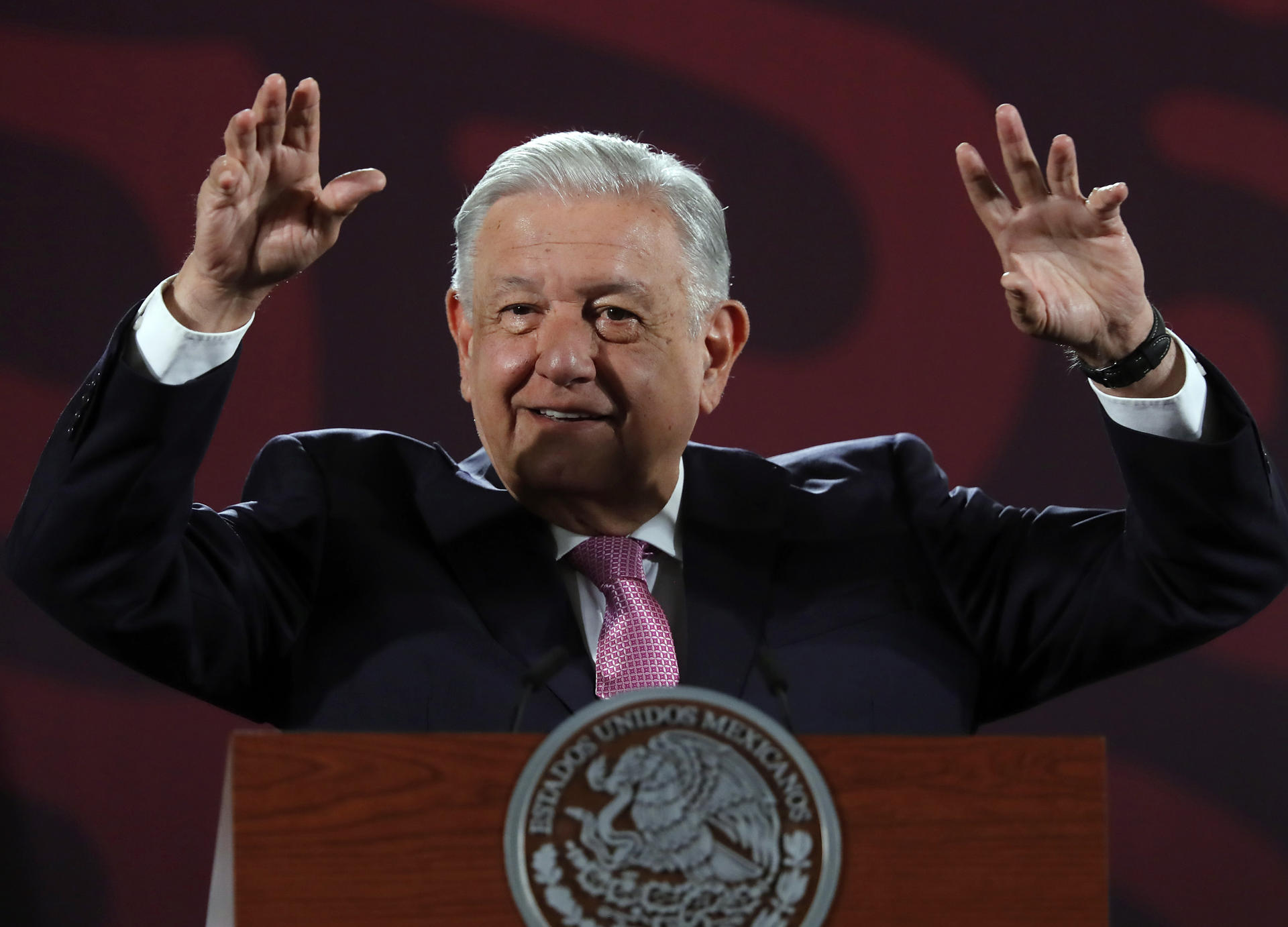 El Presidente de México Andrés Manuel López Obrador habla este jueves durante una conferencia de prensa matutina en Palacio Nacional de Ciudad de México (México). EFE/Mario Guzmán
