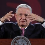 El Presidente de México, Andrés Manuel López Obrador habla este jueves durante una conferencia de prensa matutina en Palacio Nacional de Ciudad de México (México). EFE/Mario Guzmán