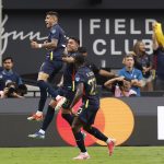 Piero Hincapie (i), defensor de Ecuador, Kendry Paez (C), centrocampista de Ecuador, y Moisés Caicedo (d) en la Copa América 2024. EFE/EPA/CAROLINE BREHMAN