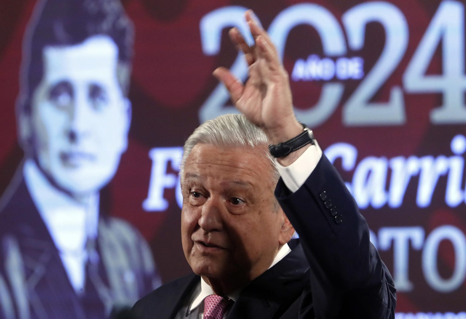 El Presidente de México Andrés Manuel López Obrador habla este jueves durante una conferencia de prensa matutina en Palacio Nacional de Ciudad de México (México). EFE/Mario Guzmán