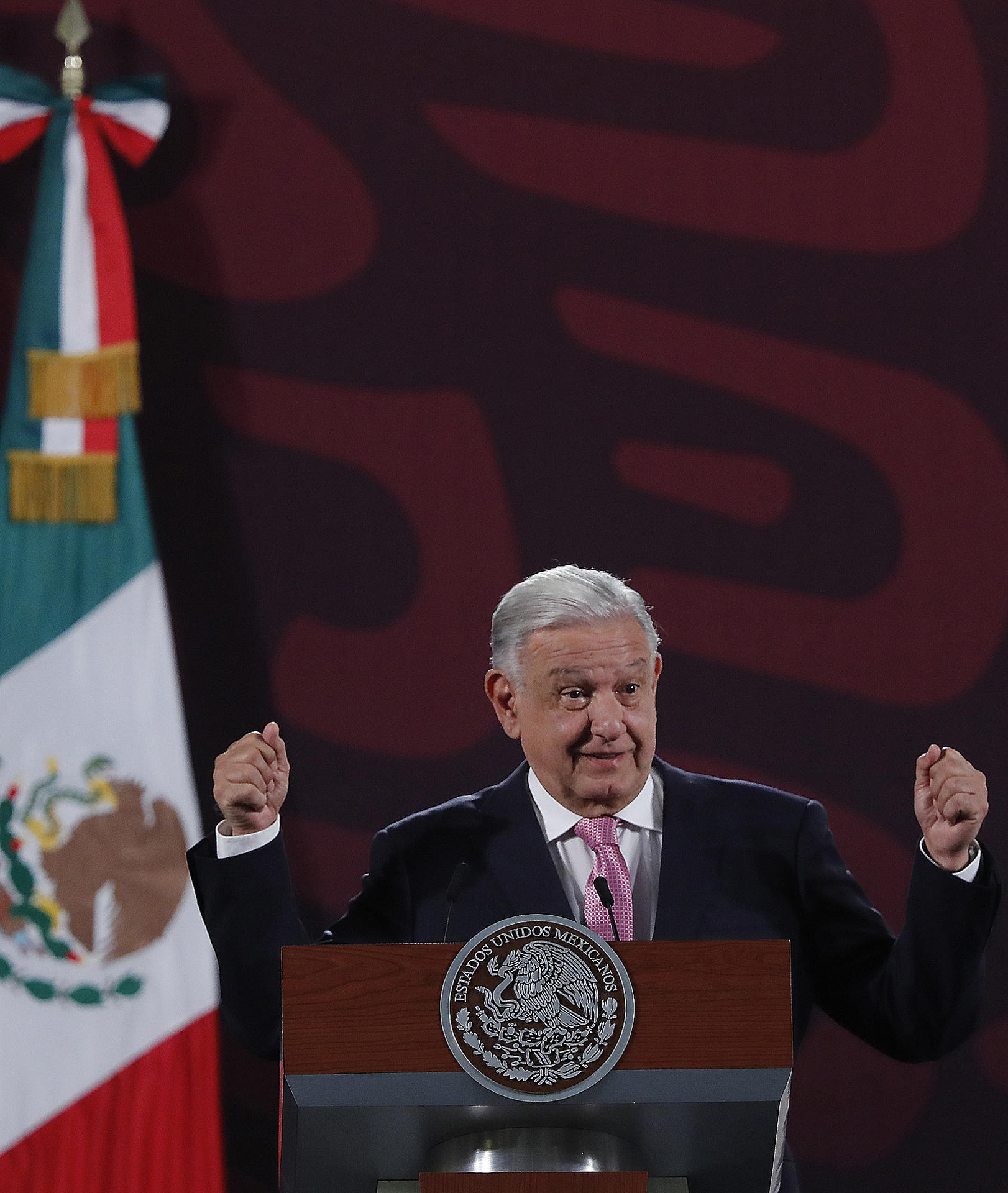 El Presidente de México Andrés Manuel López Obrador habla este jueves durante una conferencia de prensa matutina en Palacio Nacional de Ciudad de México (México). EFE/Mario Guzmán
