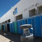 Fotografía de una zona en un centro de detención para migrantes construido con carpas por el Instituto Nacional de Migración (INM), el 7 de junio de 2024, en ciudad Juárez, Chihuahua (México).  EFE/ Luis Torres
