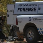 Peritos forenses trabajan en la zona donde fueron encontrados 5 cuerpos en la frontera de Ciudad Juárez (México). Fotografía de archivo. EFE/Luis Torres