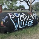 Fotografía que muestra un cilindro con el nombre Boca Chica Village el 7 de junio de 2024 en Starbase (EE.UU.). EFE/Octavio Guzmán