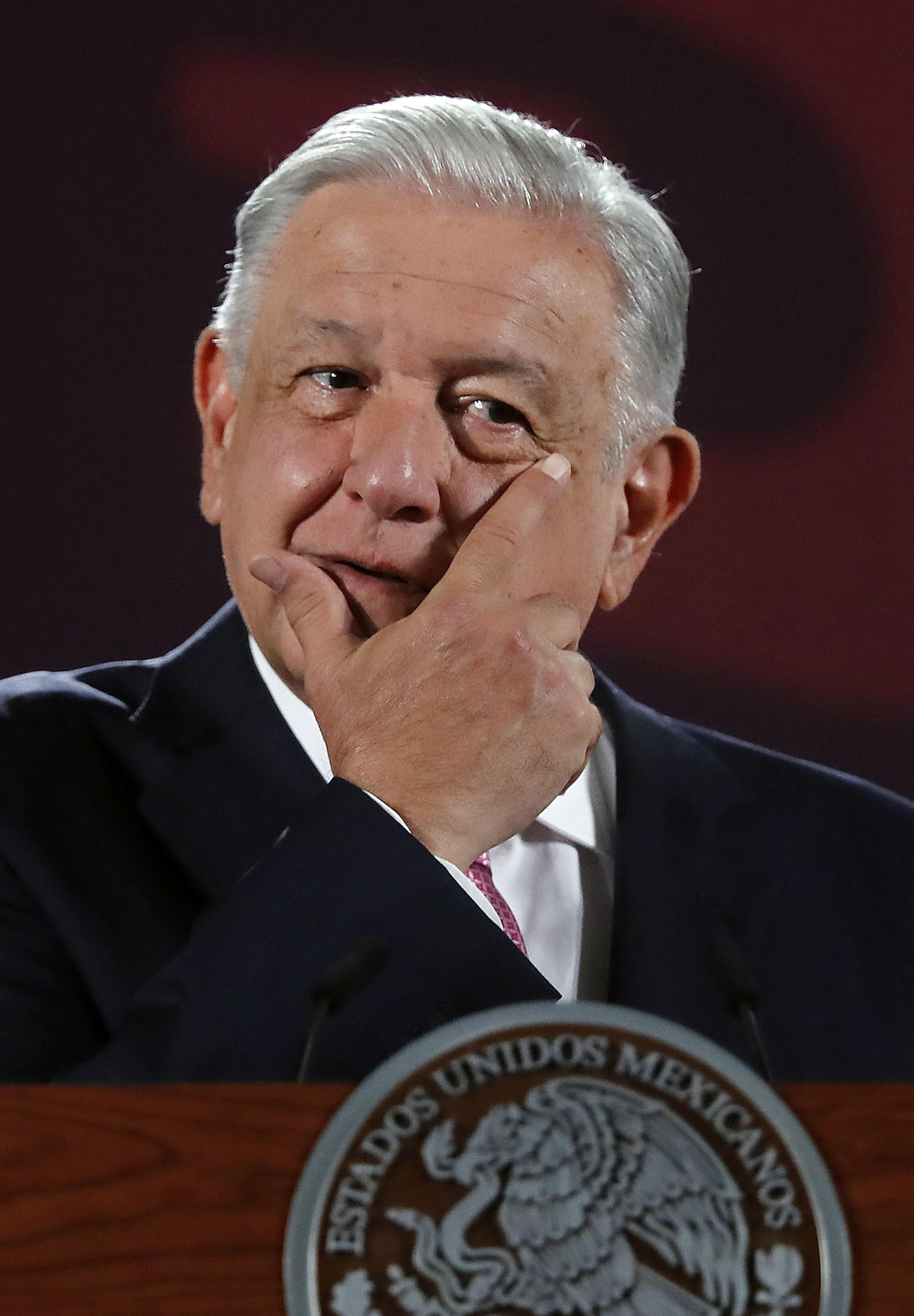 El Presidente de México Andrés Manuel López Obrador habla este jueves durante una conferencia de prensa matutina en Palacio Nacional de Ciudad de México (México). EFE/Mario Guzmán
