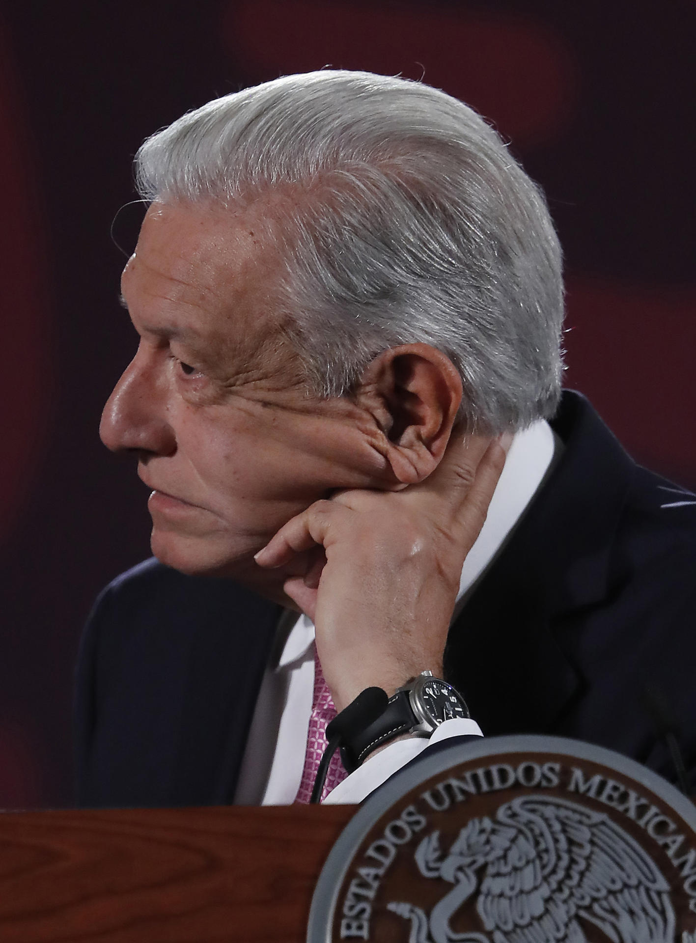 El Presidente de México Andrés Manuel López Obrador habla este jueves durante una conferencia de prensa matutina en Palacio Nacional de Ciudad de México (México). EFE/Mario Guzmán
