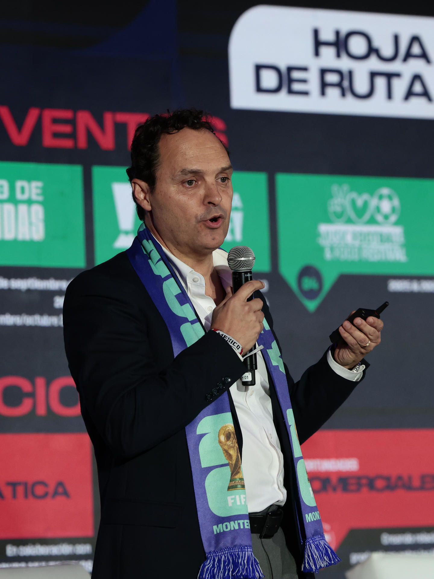 El responsable de la sede de Monterrey en la Copa del Mundo de fútbol del 2026, Alejandro Hütt, participa este jueves, durante el foro 'FIFA World Cup 2026: A dos años, el Mundial hoy' en el marco del Sports Summit en Ciudad de México (México). EFE/José Méndez
