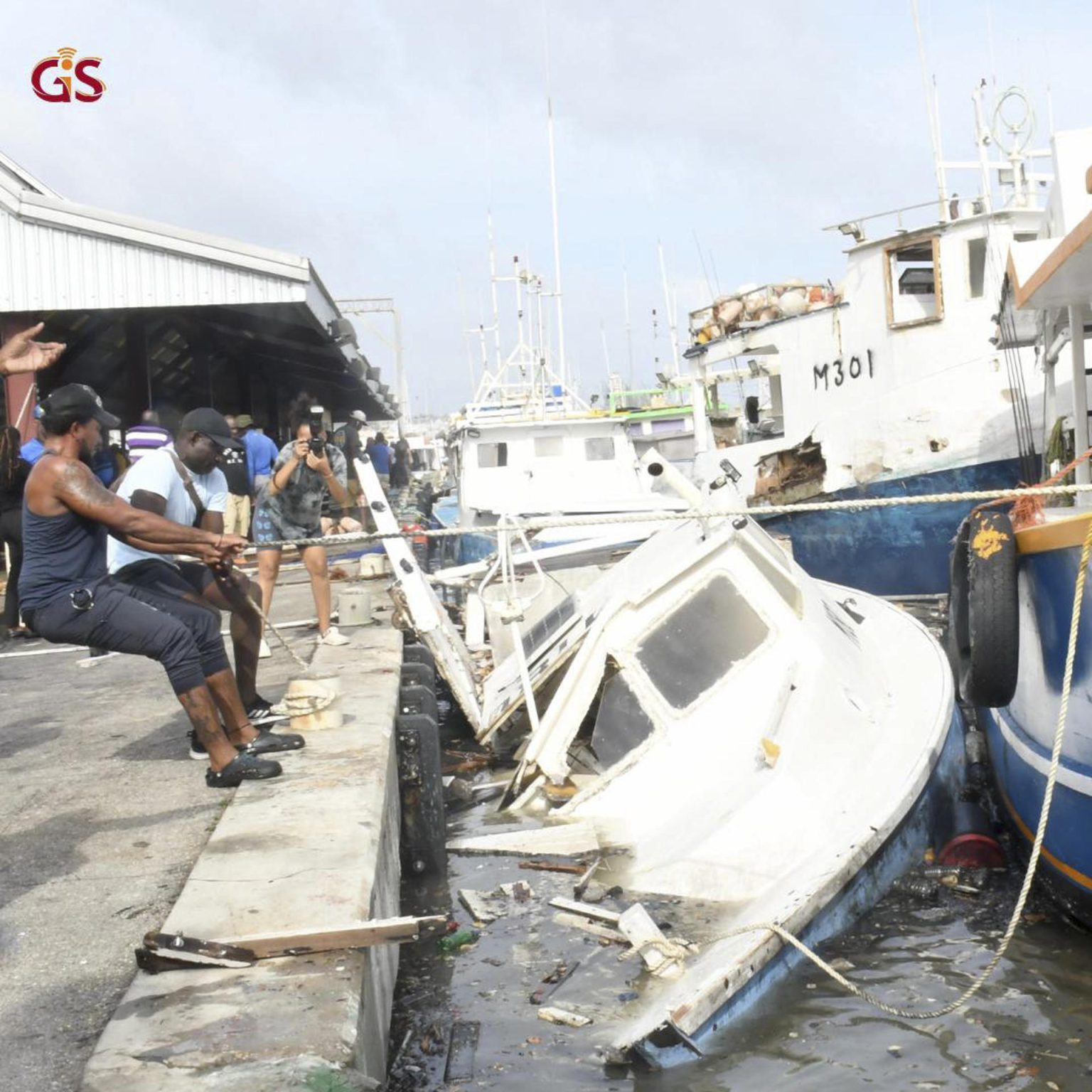 Un daño significativo a los buques pesqueros en el complejo pesquero de Bridgetown fue causado por una tormenta del huracán Beryl. EFE/ Gobierno De Barbados ***SOLO USO EDITORIAL/SOLO DISPONIBLE PARA ILUSTRAR LA NOTICIA QUE ACOMPAÑA (CRÉDITO OBLIGATORIO)***