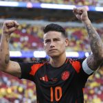 El centrocampista y capitán de la selección colombiana de fútbol, James Rodríguez, fue registrado este martes, 2 de julio, al celebrar el empate 1-1 ante Brasil que deja a los cafeteros como líderes del grupo D de la Copa América 2024, en el Levi´s Stadium de Santa Clara (California, EE.UU.) EFE/John G. Mabanglo