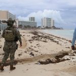 Personal de Protección Civil, Ejercito Mexicano y Policías del Estado realizan rondas de vigilancia este viernes, en playas de Tulum en Quintana Roo (México). EFE/Lourdes Cruz