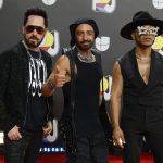 Los integrantes de Camila posan en la alfombra roja de los Premios Juventud este jueves, en el coliseo José Miguel Agrelot en San Juan (Puerto Rico). EFE/Thais Llorca