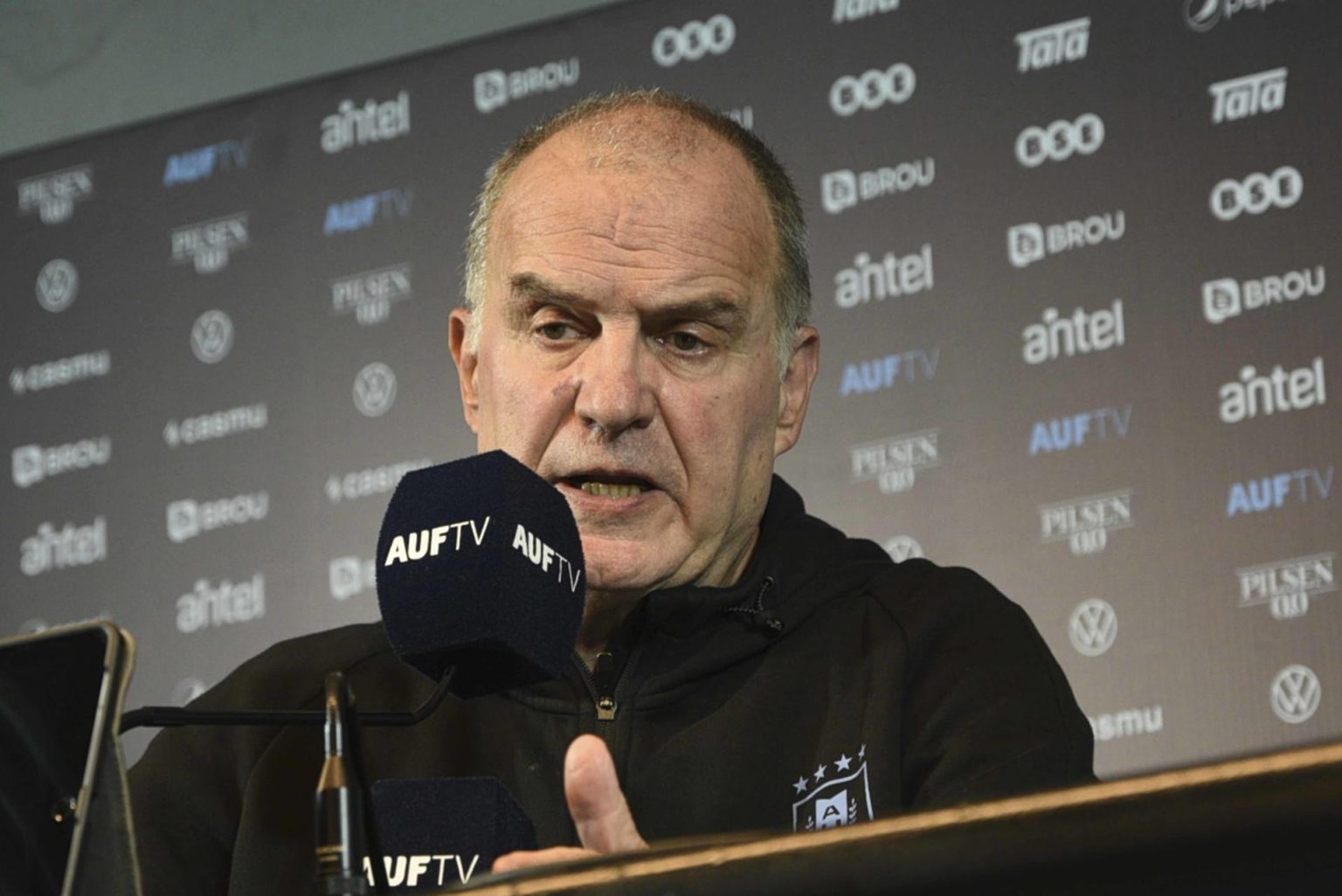 Imagen de archivo del seleccionador de Uruguay, Marcelo Bielsa, quien este viernes compareció ante la prensa en la ciudad de Paradise (Nevada) para hablar del partido de cuartos de final de la Copa América frente a Brasil, este sábado en el Allegiant Stadium. EFE/ Sofía Torres