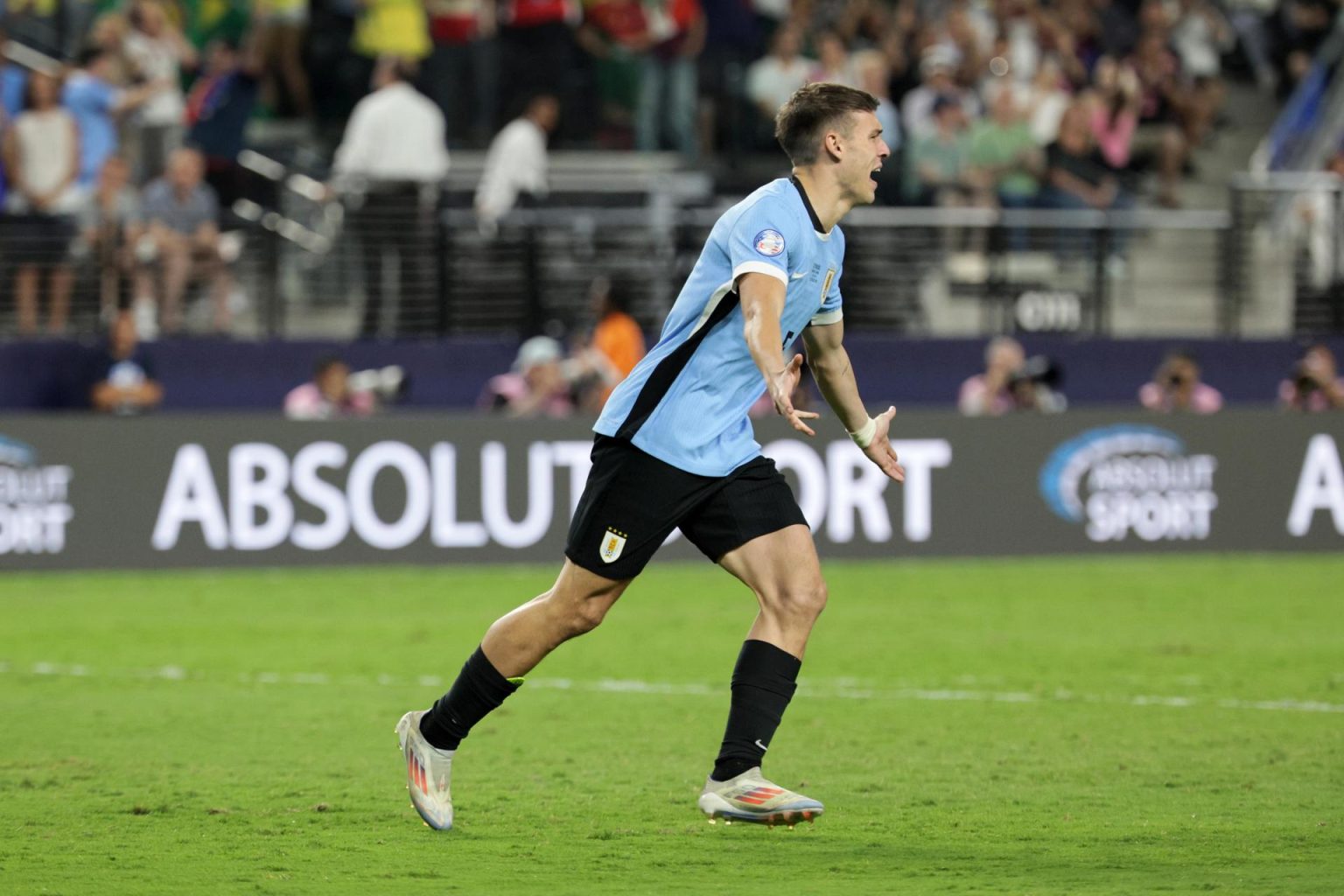 Manuel Ugarte de Uruguay celebra después de anotar el gol en la Copa América 2024. EFE/EPA/ALLISON DINNER