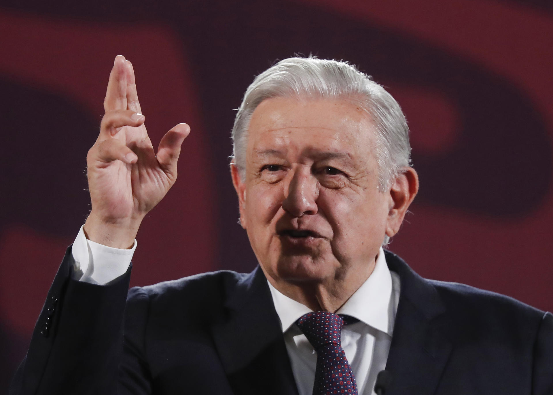 El presidente de México, Andrés Manuel López Obrador, habla durante una rueda de prensa este viernes, en Palacio Nacional de la Ciudad de México (México). EFE/ Mario Guzmán
