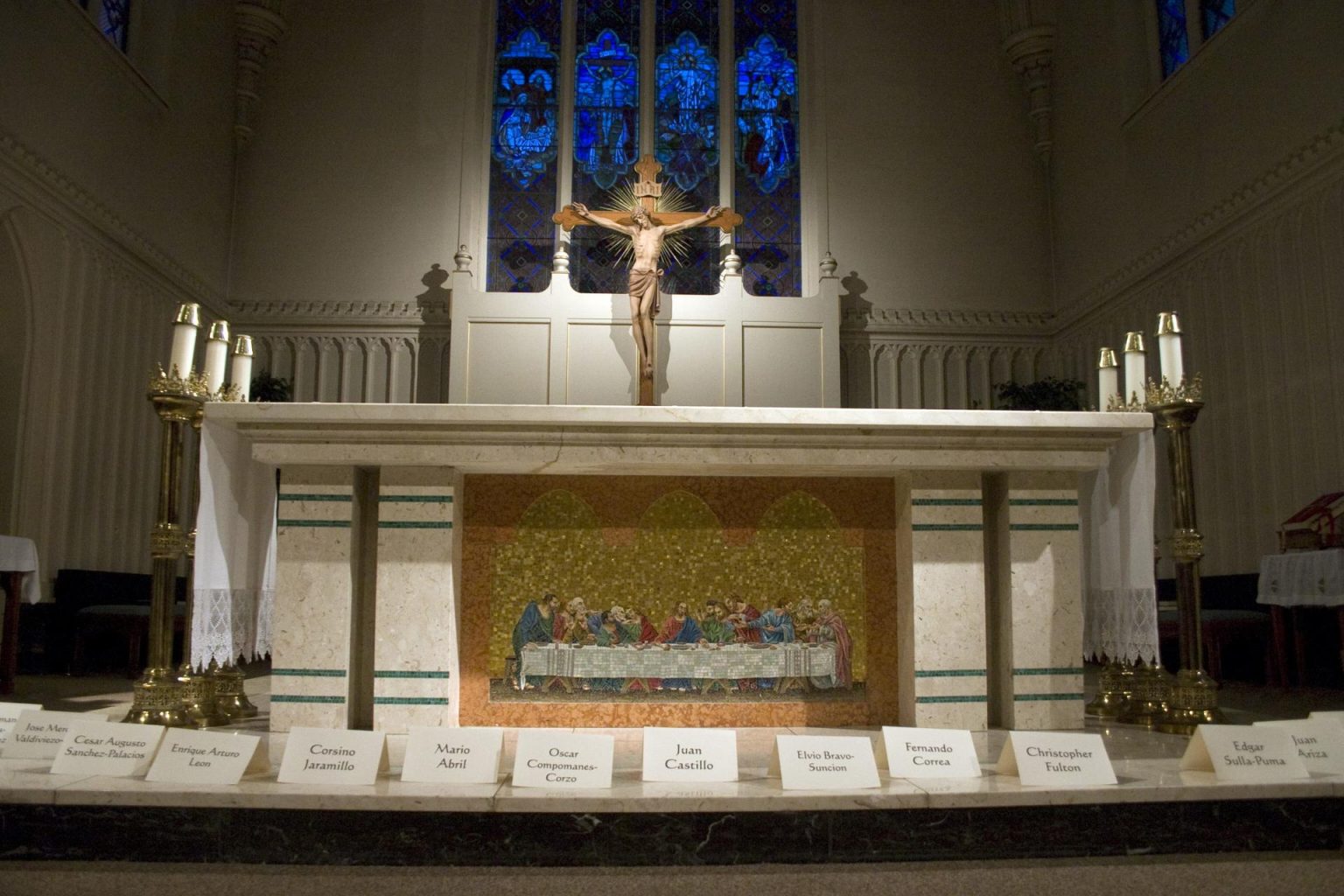 Imagen de archivo de una vista del altar en la iglesia católica St. Joseph, de la localidad de Stratford (Canadá). EFE/Julio César Rivas