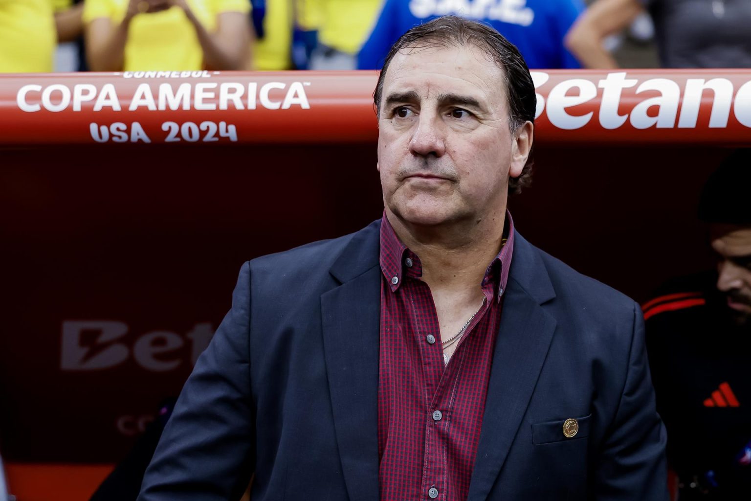 El entrenador argentino Néstor Lorenzo es el arquitecto de 24 de los 27 partidos sin perder que completó el 6 de julio la selección de Colombia en Glendale (Arizona) al superar la fase de cuartos de final de la Copa América de Estados Unidos. EFE/EPA/John G. Mabanglo