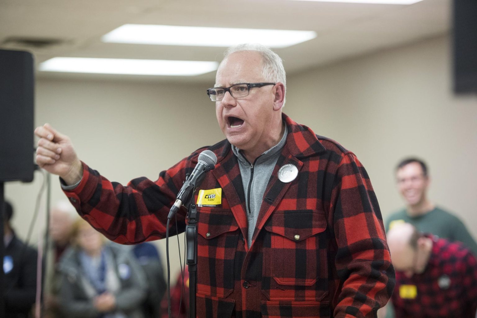 Imagen de archivo del demócrata Tim Walz. EFE/Craig Lassig