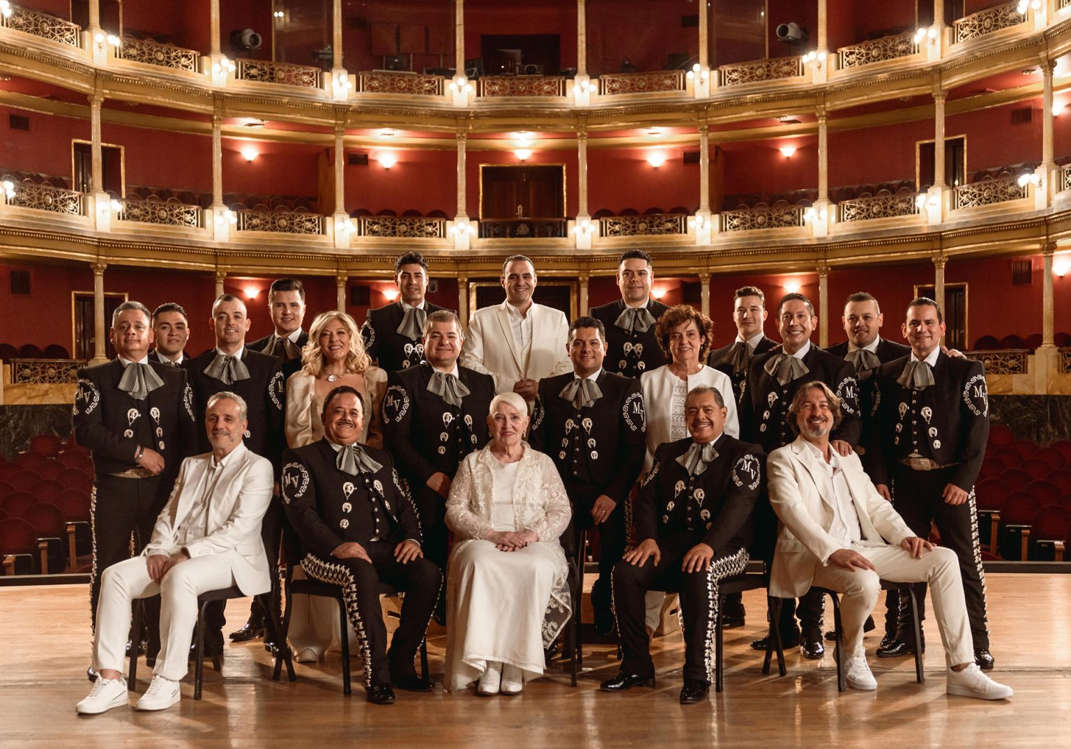 Fotografía cedida por Universal Music Latino donde aparecen los integrantes del grupo español Mocedades y el Mariachi Vargas de Tecalitlán, quienes ofrecerán una versión de 'La Bikina', una composición de Rubén Fuentes (1926-2022). EFE/Universal Music Latino /SOLO USO EDITORIAL /NO VENTAS /SOLO DISPONIBLE PARA ILUSTRAR LA NOTICIA QUE ACOMPAÑA /CRÉDITO OBLIGATORIO