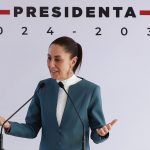 La presidenta electa de México, Claudia Sheinbaum, habla durante la ratificación de Zoé Robledo como director general del Instituto Mexicano del Seguro Social (IMSS), en una rueda de prensa este jueves, en la Ciudad de México (México). EFE/Mario Guzmán