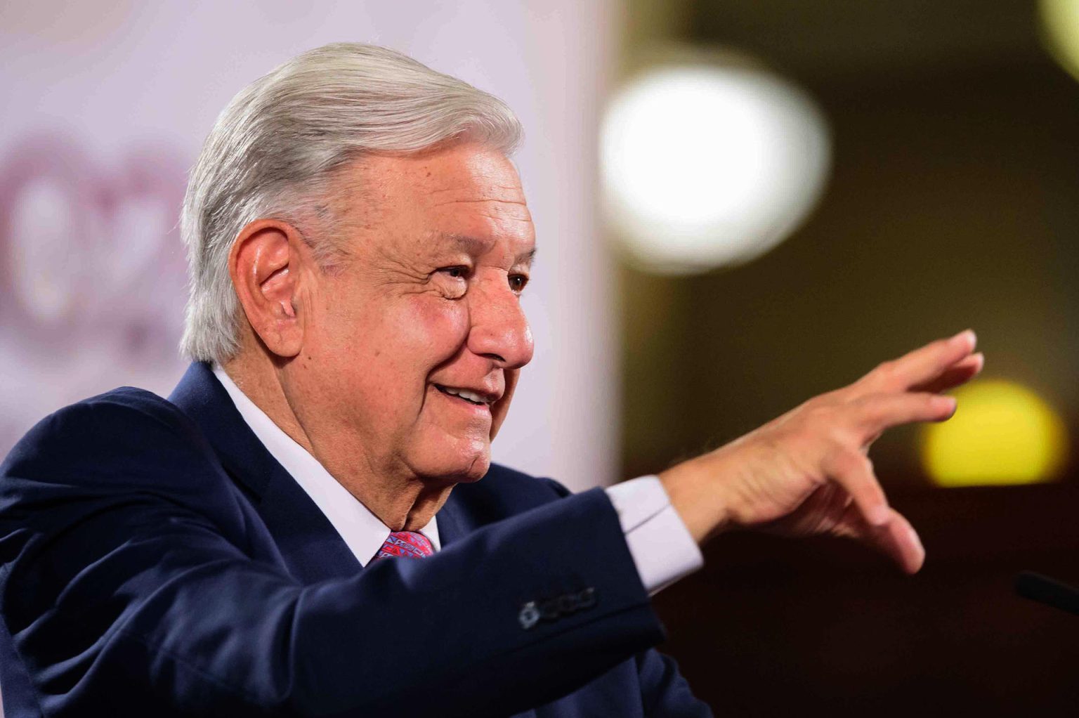 Fotografía cedida por la presidencia de México del mandatario mexicano Andrés Manuel López Obrador durante una rueda de prensa este martes en el Palacio Nacional de la Ciudad de México (México). EFE/ Presidencia de México/SOLO USO EDITORIAL/SOLO DISPONIBLE PARA ILUSTRAR LA NOTICIA QUE ACOMPAÑA(CRÉDITO OBLIGATORIO)