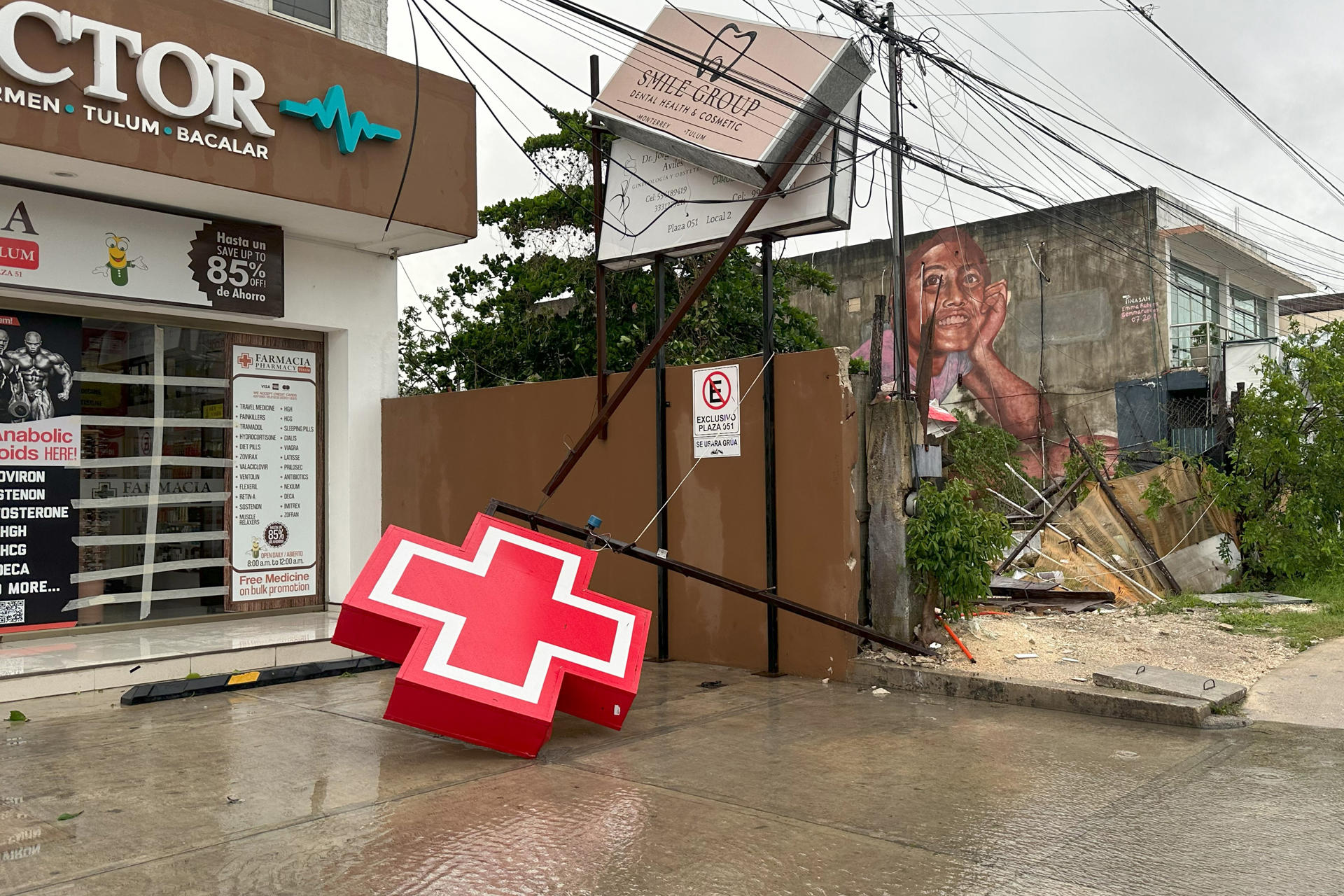 Fotografía de daños causados tras el paso del huracán Berly, este viernes, en el municipio de Tulum, en Quintana Roo (México). EFE/ Alonso Cupul
