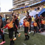 La selección colombiana de fútbol fue registrada este martes, 2 de julio, al salir a la cancha del Levi´s Stadium para enfrentar a Brasil en el partido de cierre del grupo D de la Copa América 2024, en Santa Clara (California, EE.UU.). EFE/John G. Mabanglo