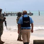 Personal de Protección Civil, Ejercito Mexicano y Policías del Estado realizan rondas de vigilancia este viernes, en playas de Tulum en Quintana Roo (México). EFE/Lourdes Cruz