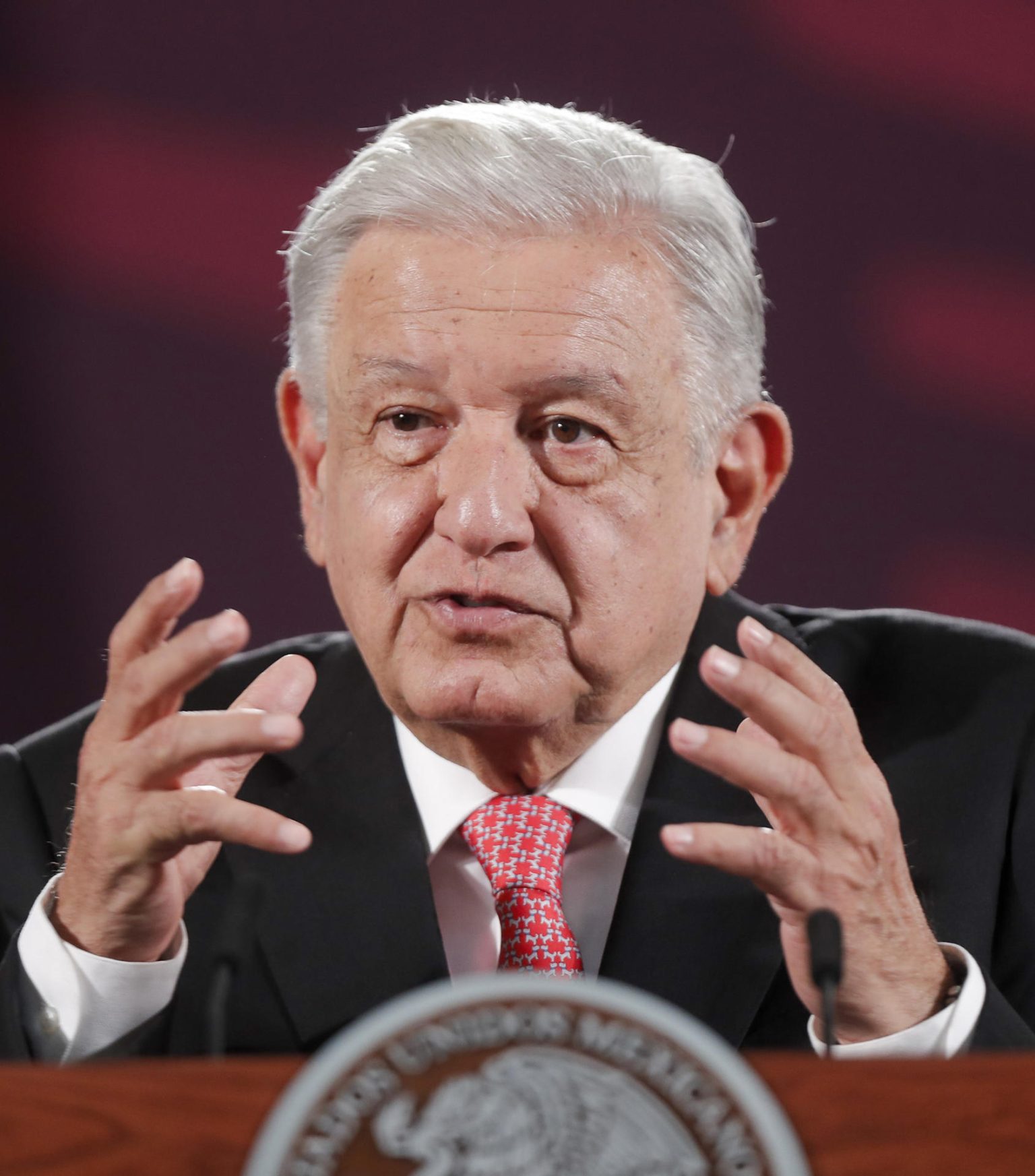 El presidente de México, Andrés Manuel López Obrador, participa este viernes durante una rueda de prensa en Palacio Nacional, de la Ciudad de México (México). EFE/ Isaac Esquivel