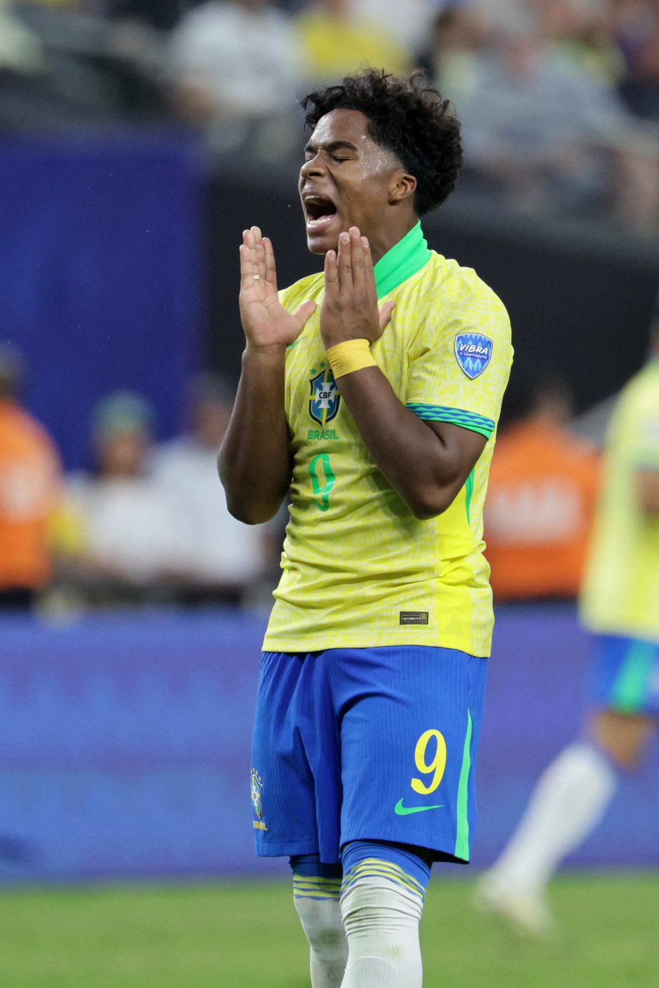 Endrick Moreira de Brasil reacciona tras un gol fallido durante Copa América 2024. EFE/EPA/ALLISON DINNER