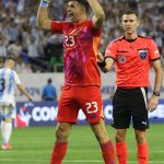 El portero argentino Emiliano Martínez reacciona en el partido ante Ecuador por la Copa América. EFE/LESLIE PLAZA JOHNSON