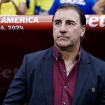 El entrenador Néstor Lorenzo y la selección Colombia hacen historia cal completar este sábado en Glendale (EE.UU.) un gran invicto: 27 partidos, de estos 24 bajo el mando del argentino. EFE/EPA/John G. Mabanglo