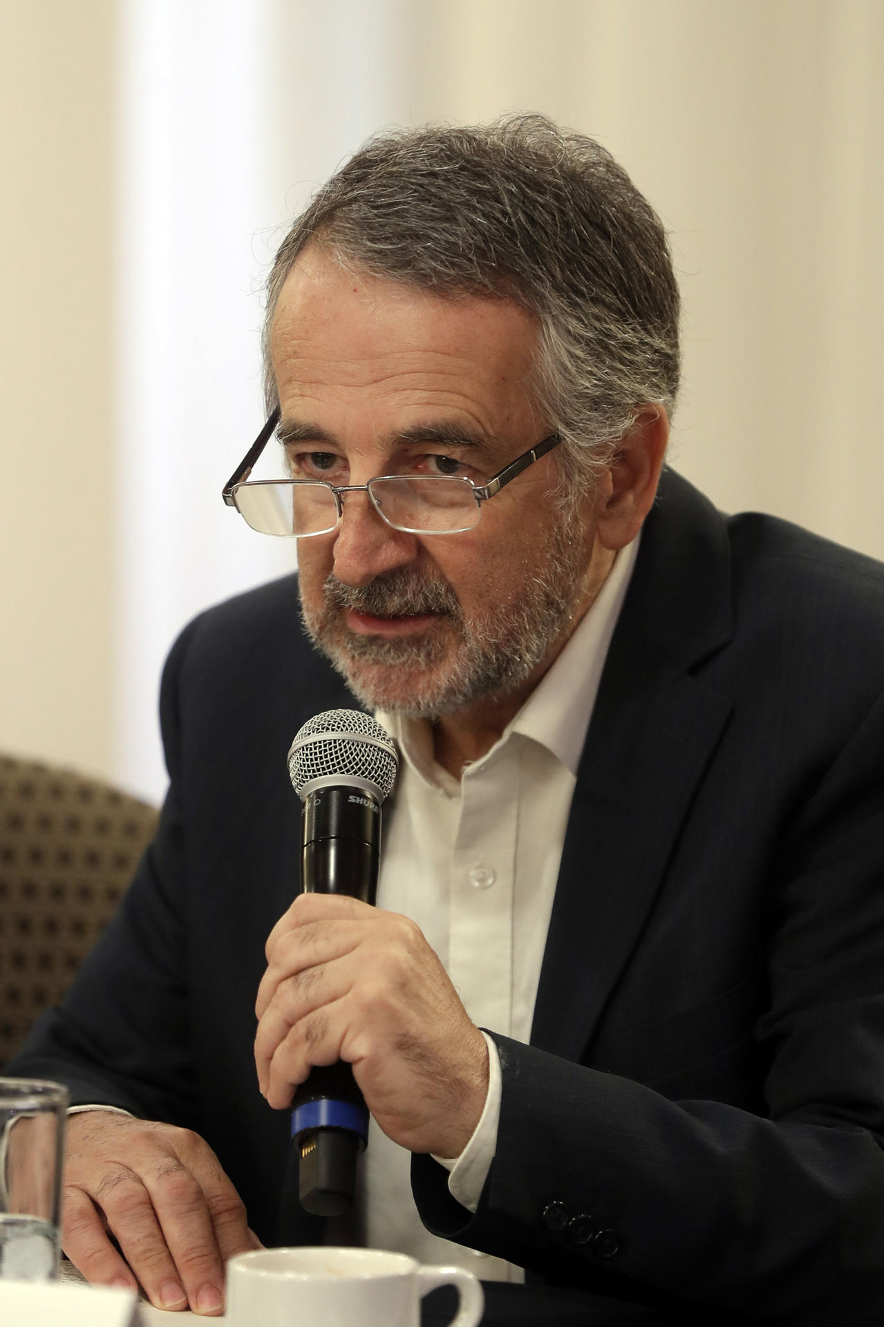 El director de la organización El Poder del Consumidor, Alejandro Calvillo, participa en una conferencia de prensa este martes, en Ciudad de México (México). EFE/Isaac Esquivel
