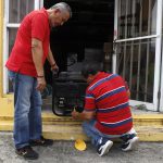 Más de 135.000 clientes del servicio eléctrico en Puerto Rico quedaron afectados la tarde de este jueves por la salida de servicio de la unidad 6 en la central Costa Sur que provocó un déficit de generación en algunas regiones de la isla. Imagen de archivo. EFE/Thais Llorca